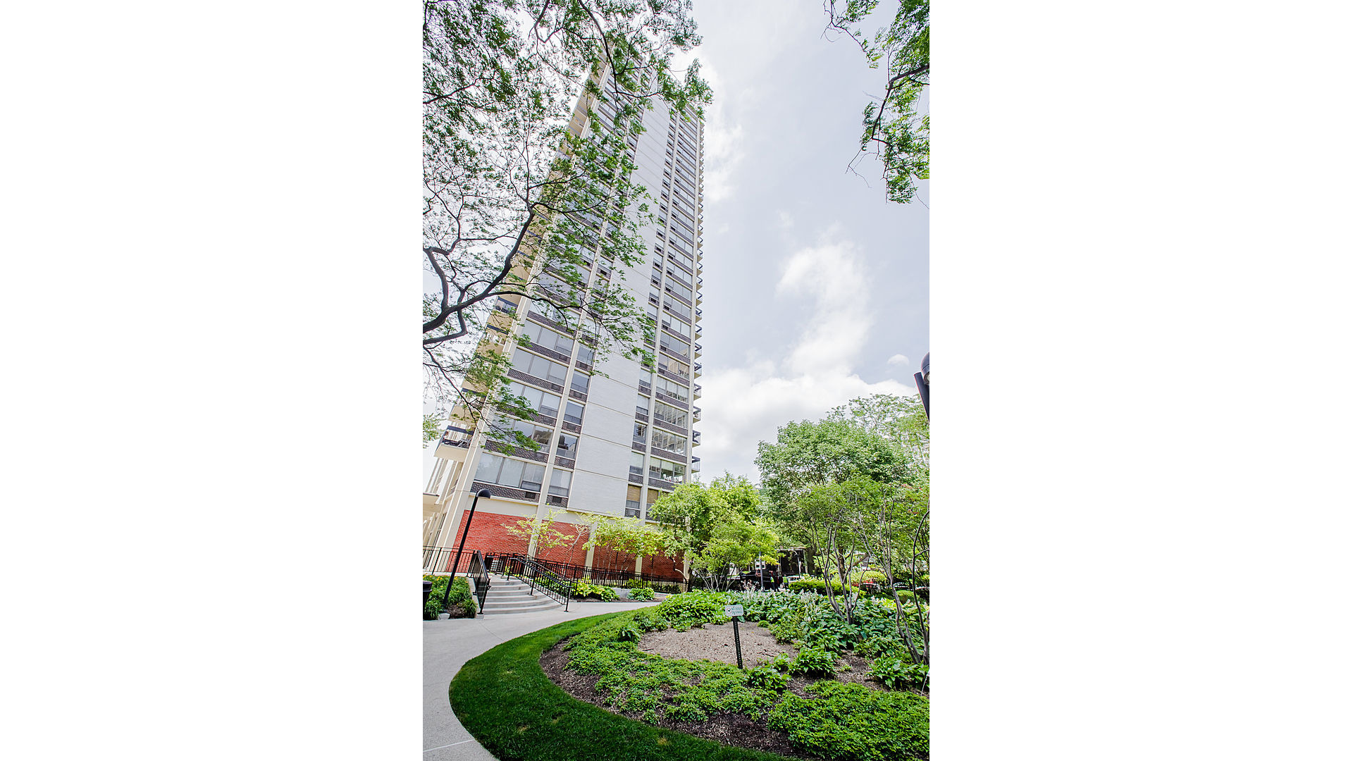 1360 N Sandburg Terrace Unit: 1102C