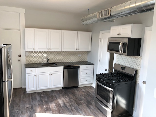 2035 N Winchester Avenue Unit: 1R