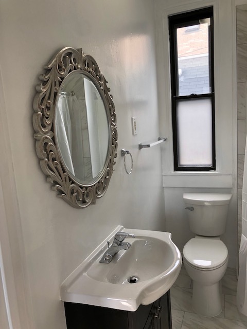 2035 N Winchester Avenue Unit: 1R