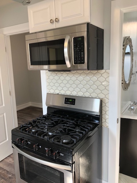 2035 N Winchester Avenue Unit: 1R