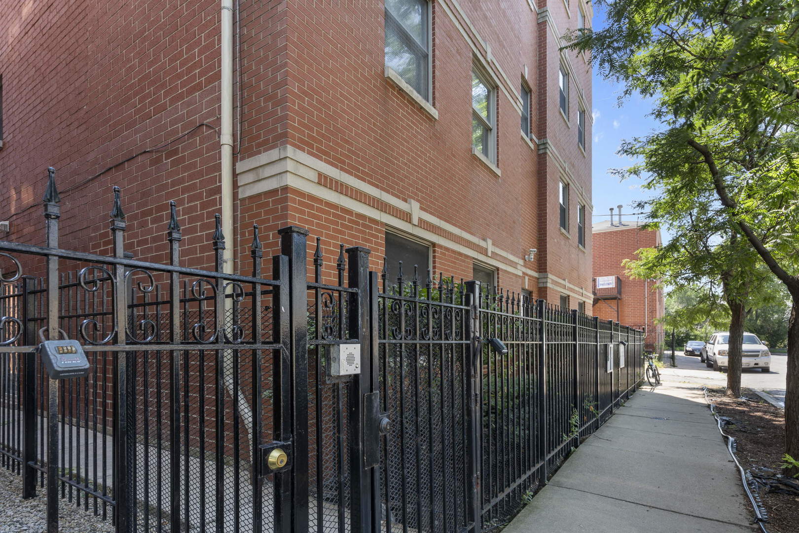 519 S Maplewood Avenue Unit: 1E