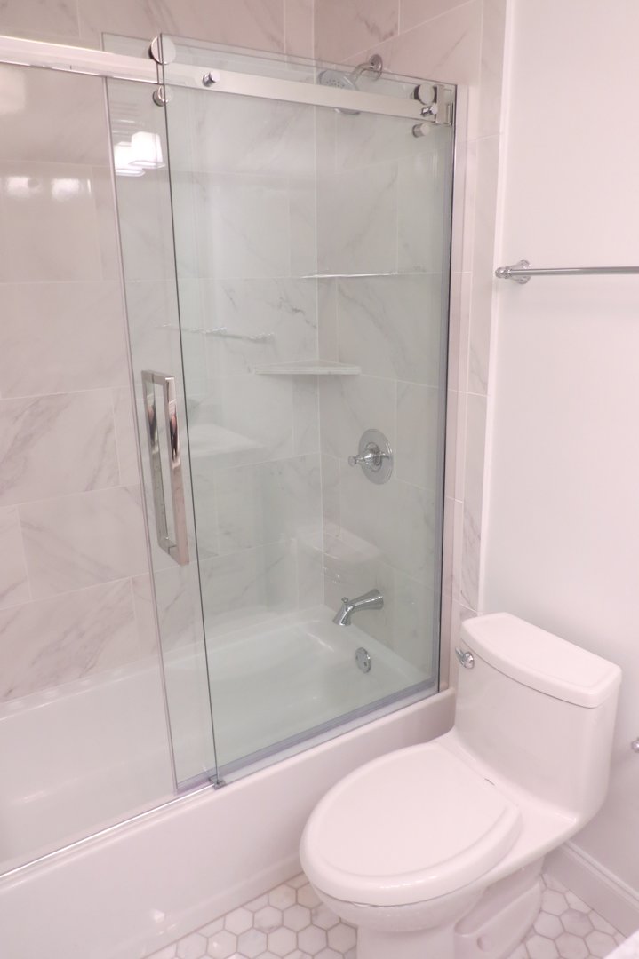 3930 N Pine Grove Avenue Unit: 515