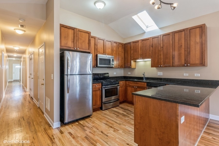 506 S OAKLEY Boulevard Unit: 2