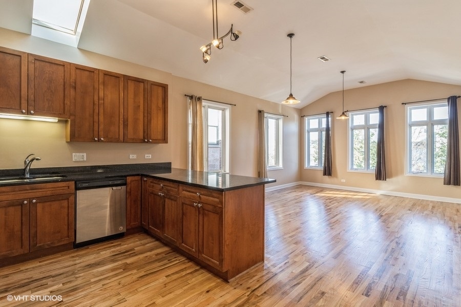 506 S OAKLEY Boulevard Unit: 2