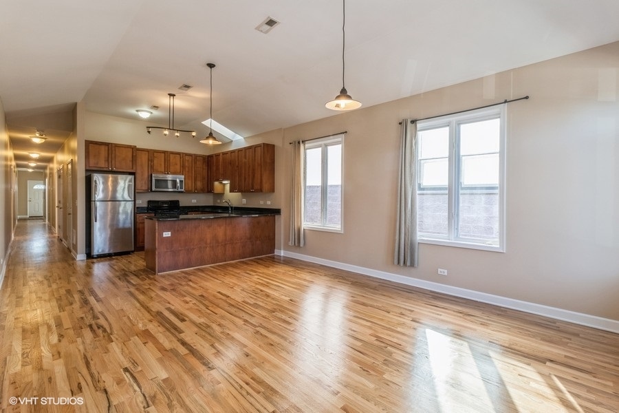 506 S OAKLEY Boulevard Unit: 2