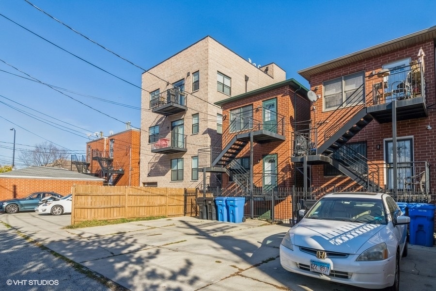 506 S OAKLEY Boulevard Unit: 2