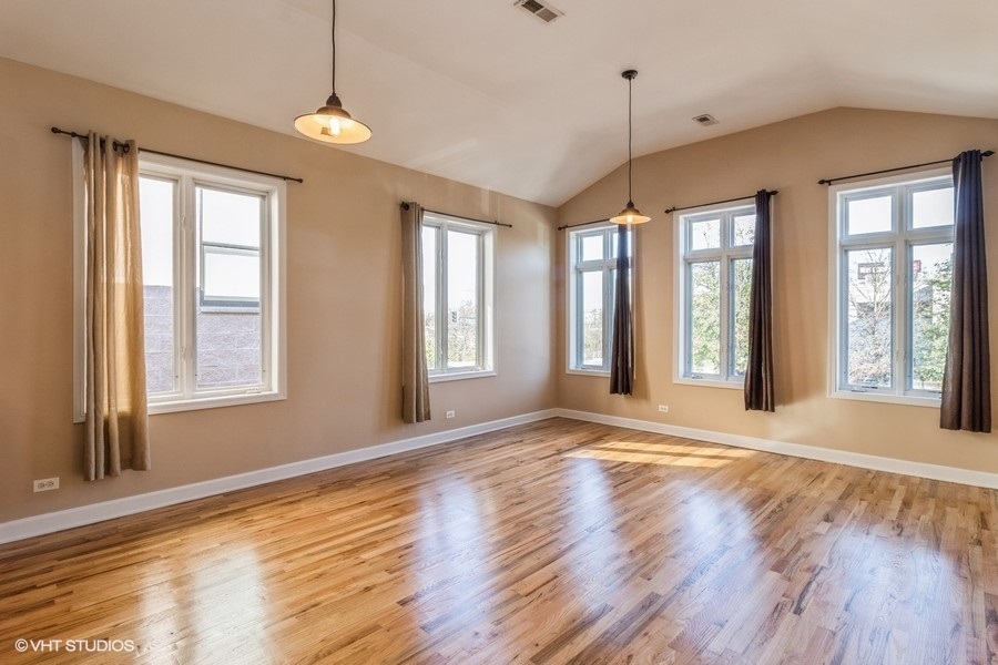 506 S OAKLEY Boulevard Unit: 2