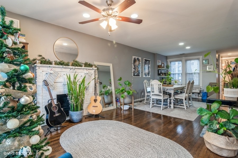2008 N Damen Avenue Unit: 2