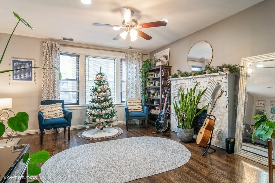 2008 N Damen Avenue Unit: 2