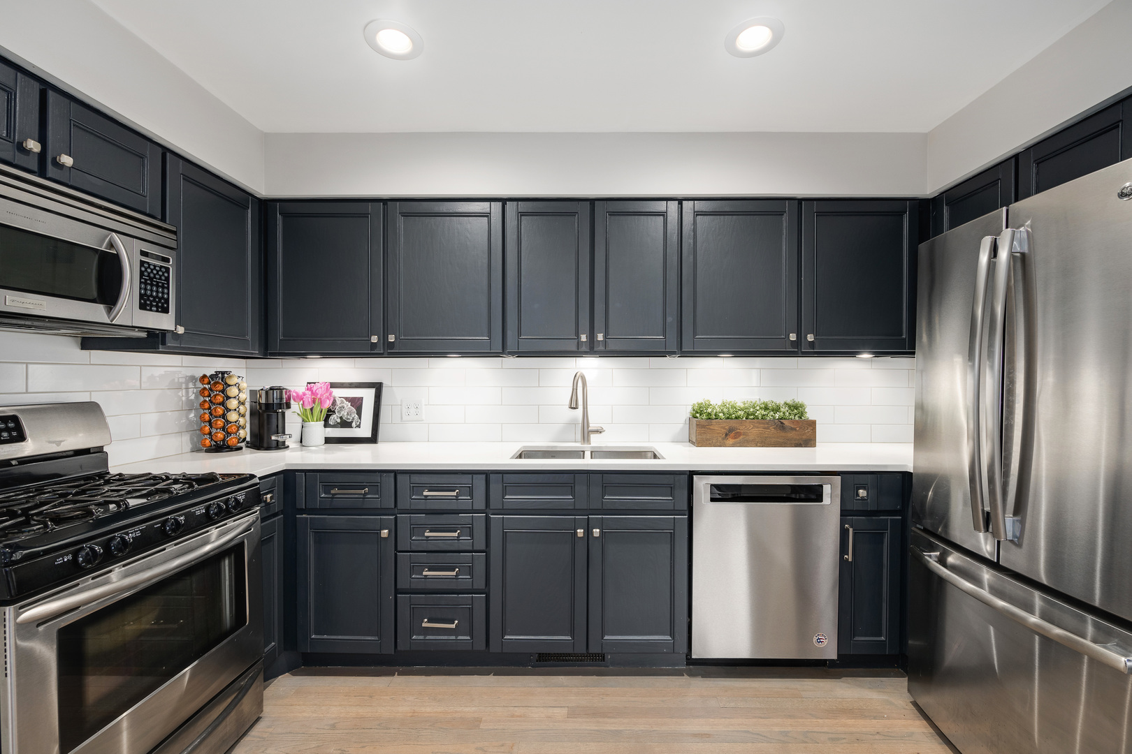 1050 W Webster Avenue Unit: 2W