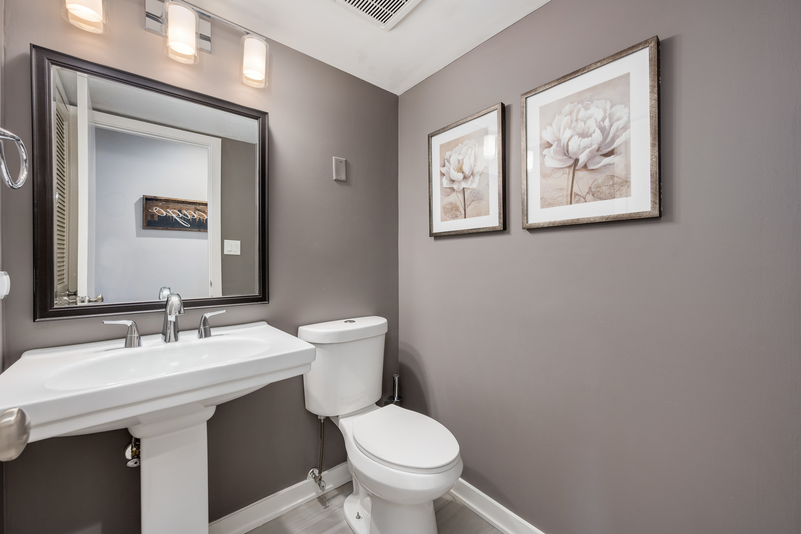1050 W Webster Avenue Unit: 2W