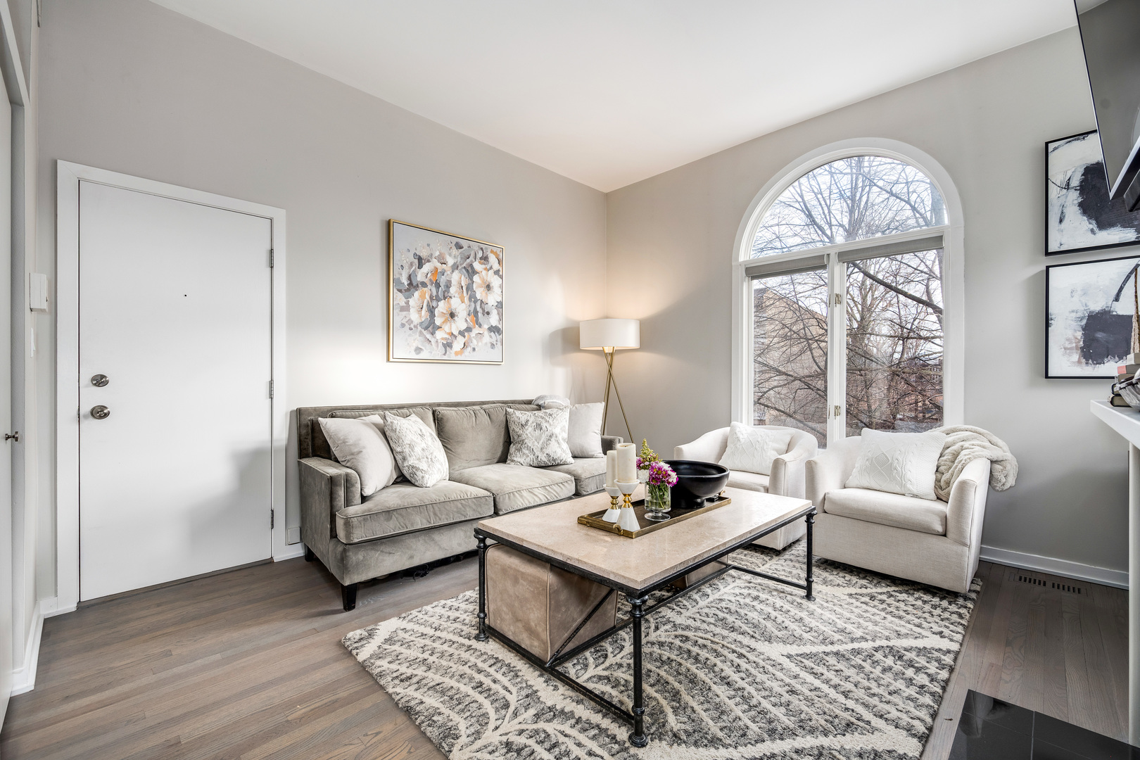 1050 W Webster Avenue Unit: 2W