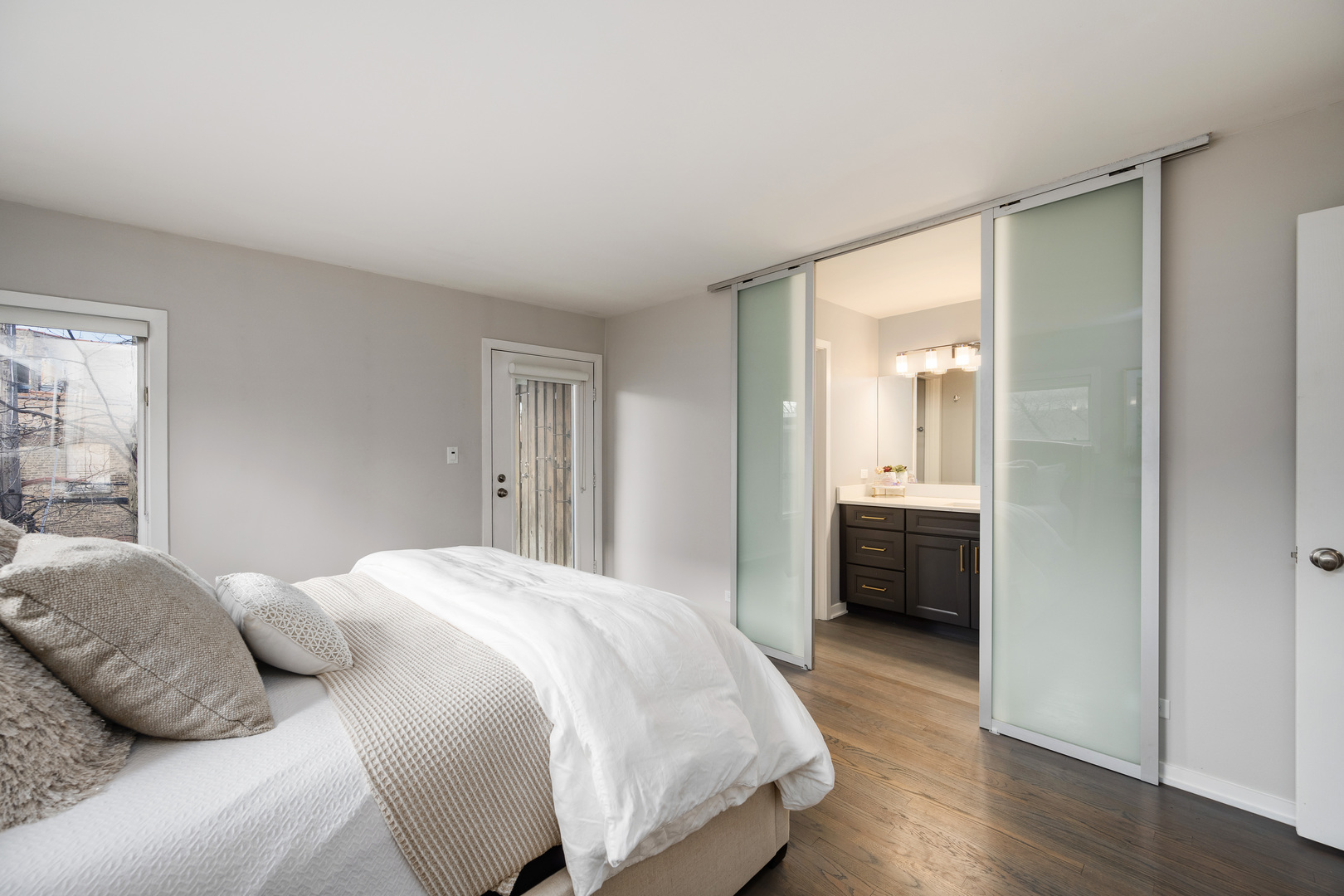 1050 W Webster Avenue Unit: 2W
