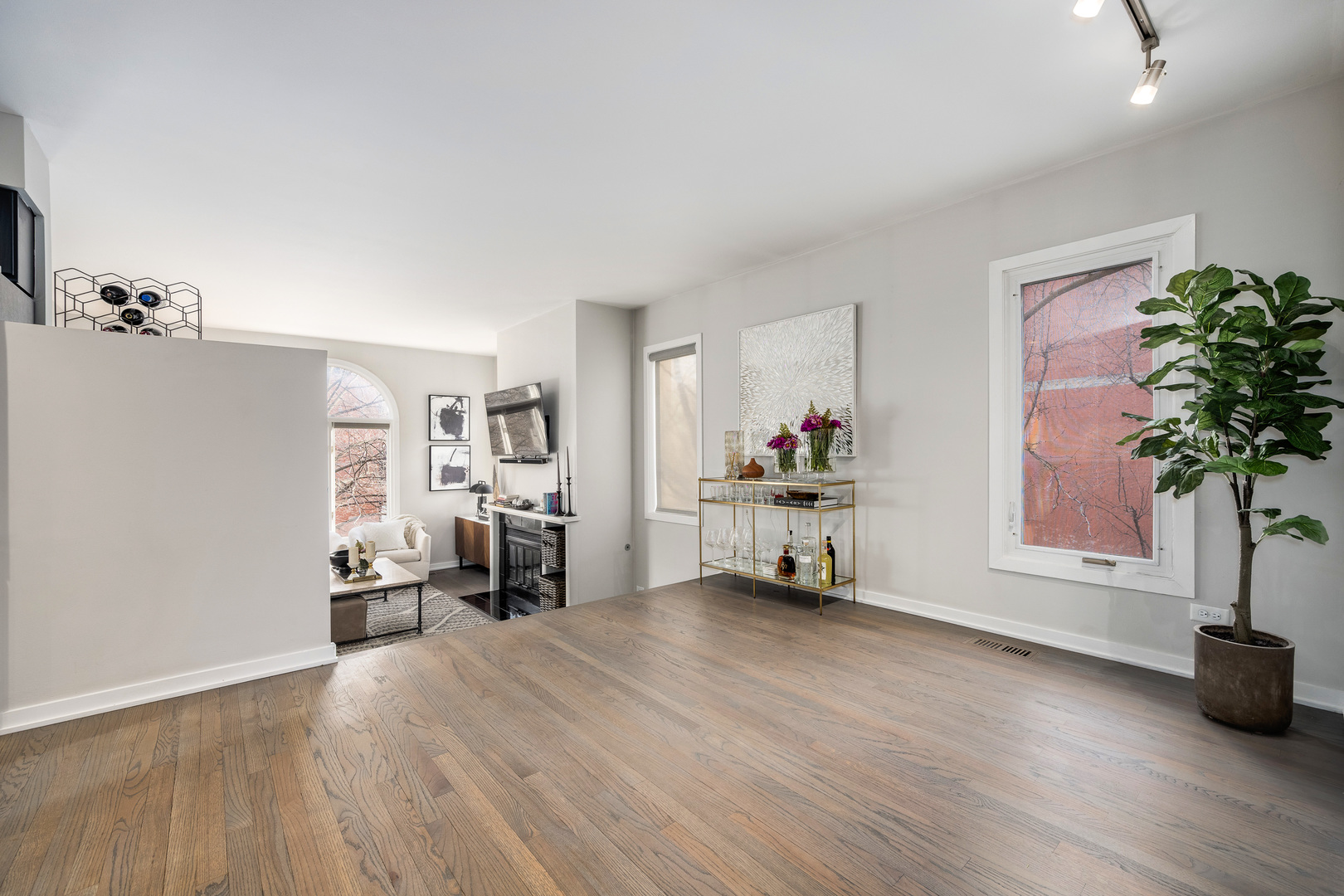 1050 W Webster Avenue Unit: 2W