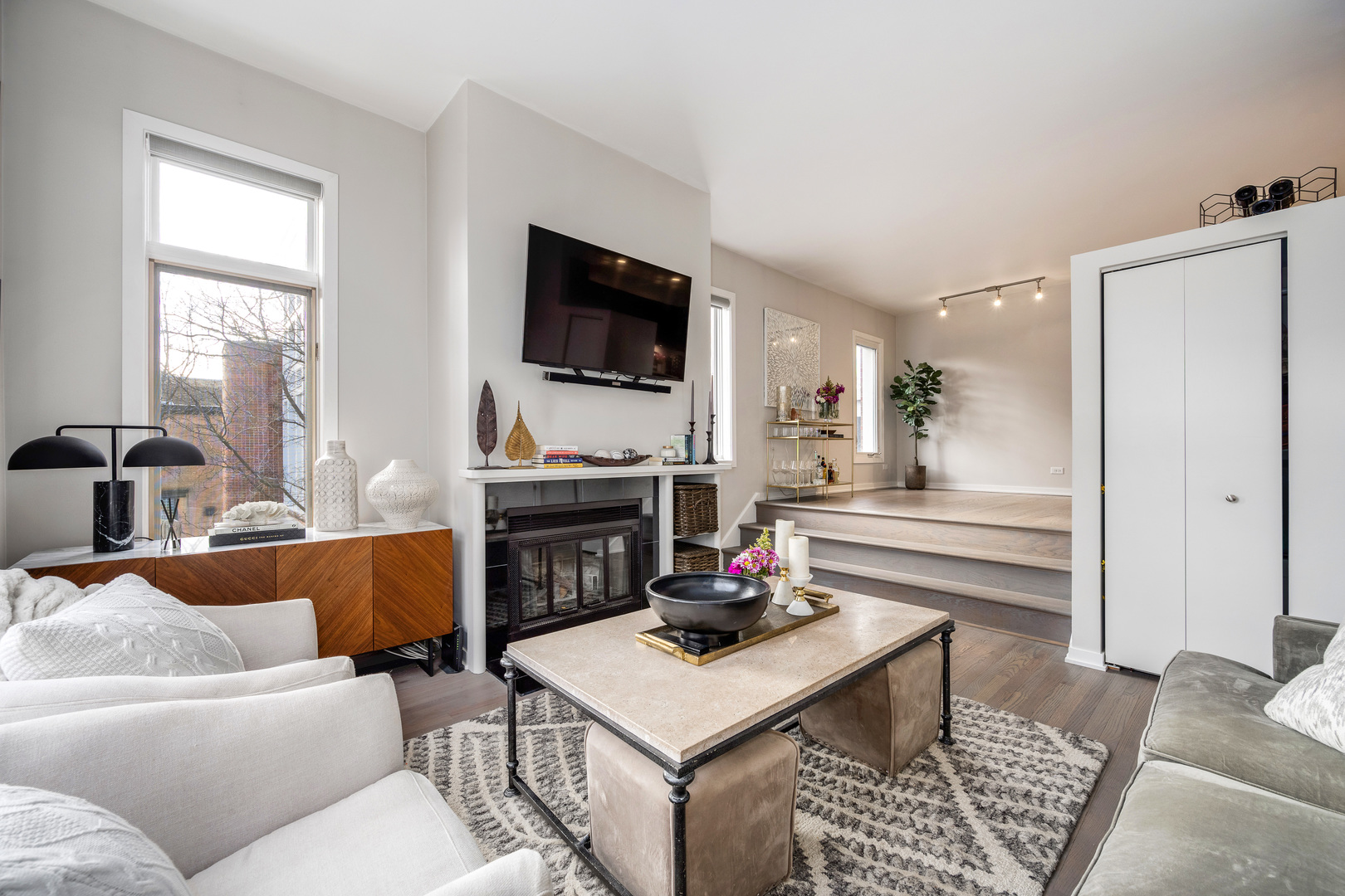 1050 W Webster Avenue Unit: 2W