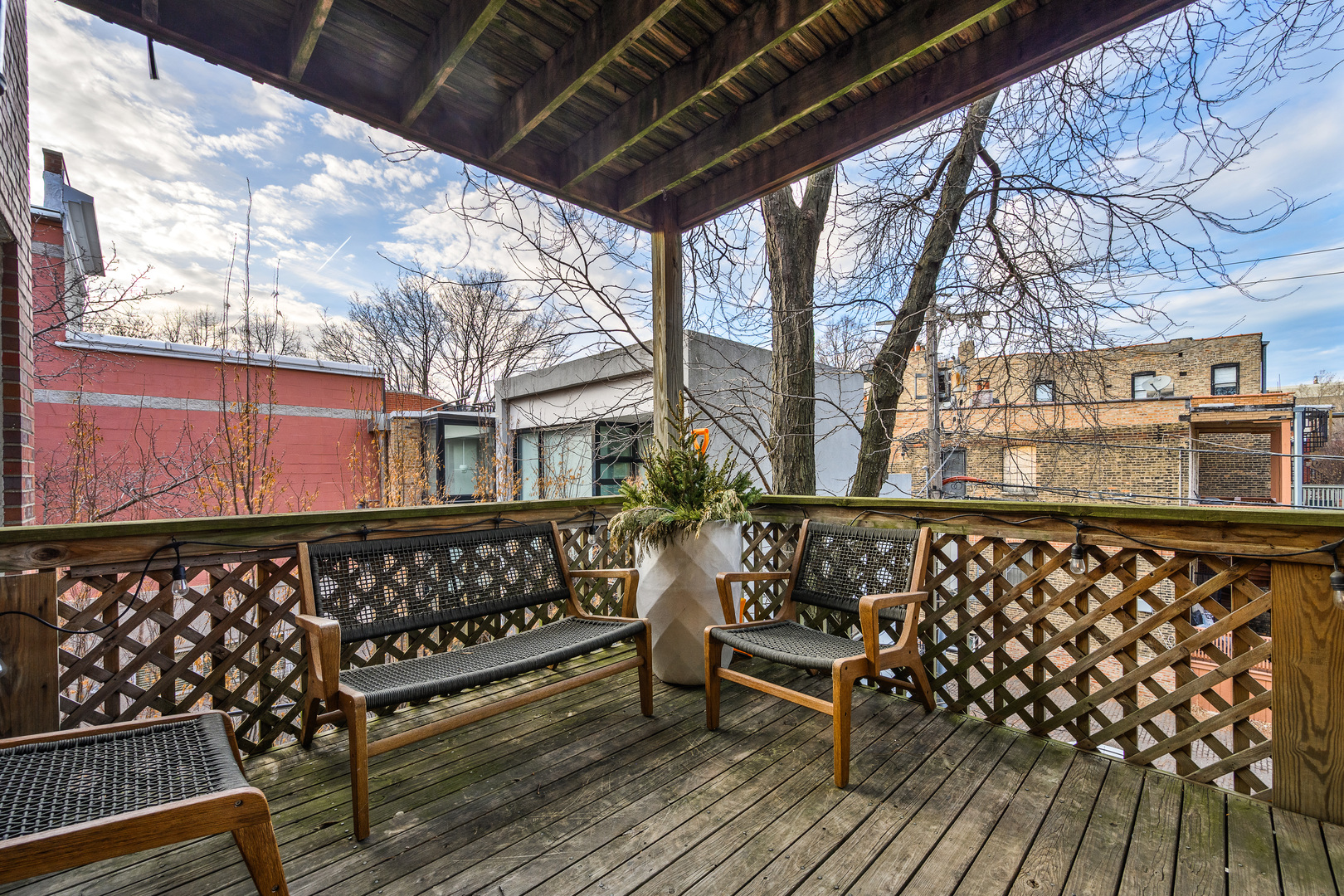 1050 W Webster Avenue Unit: 2W