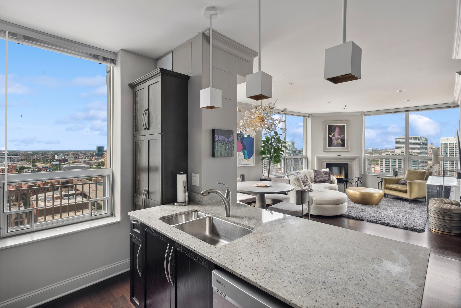 330 W Grand Avenue Unit: 2104