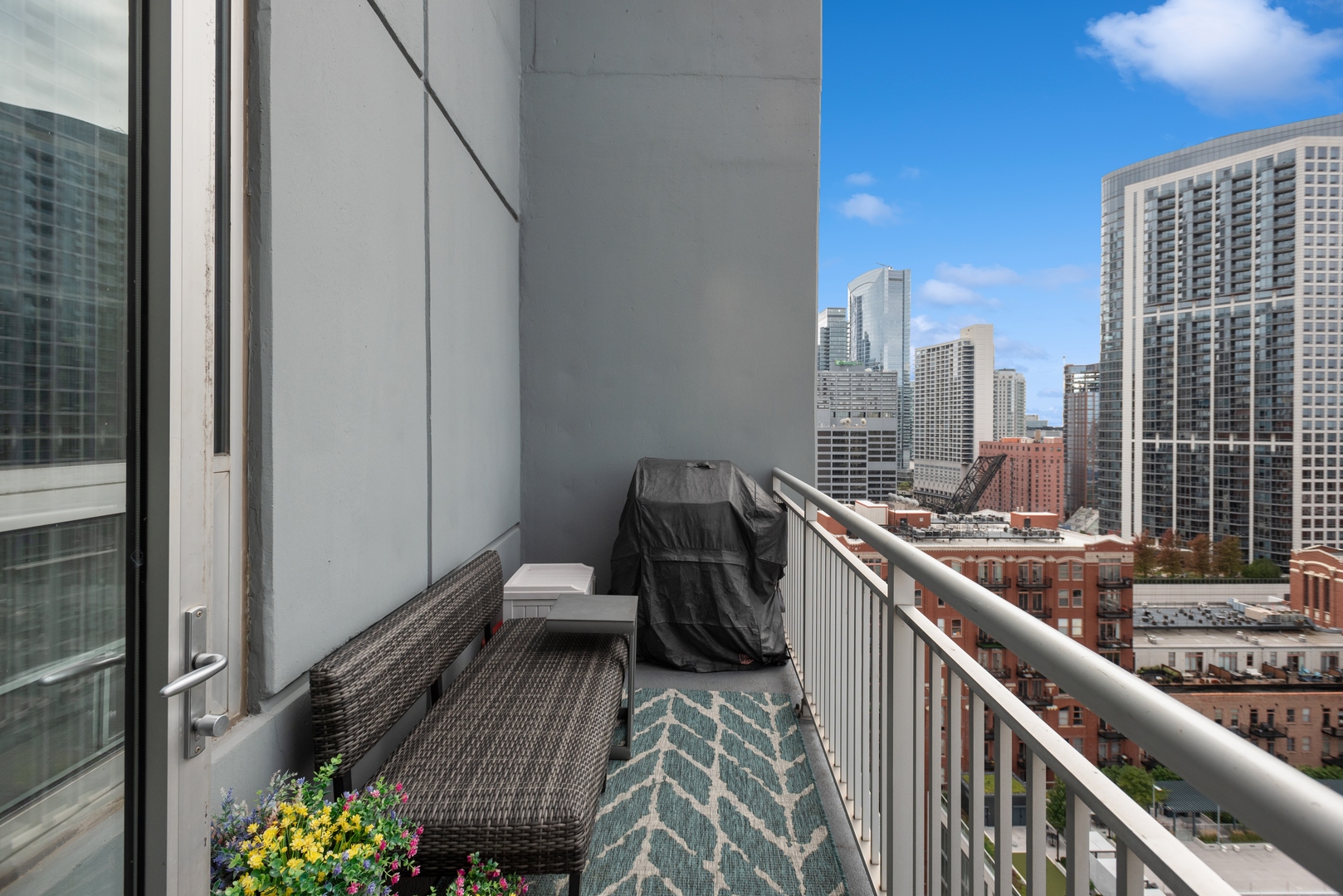 330 W Grand Avenue Unit: 2104