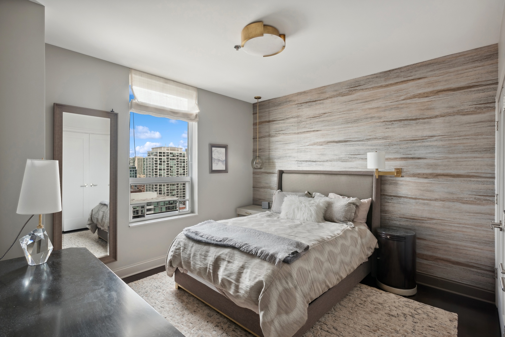 330 W Grand Avenue Unit: 2104