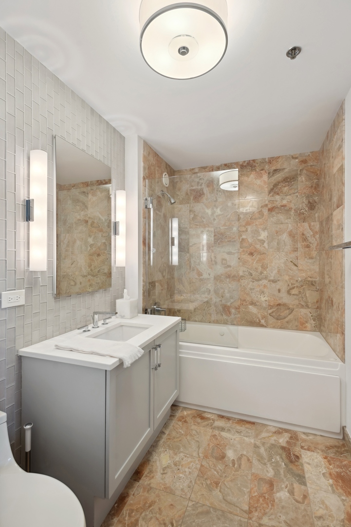 330 W Grand Avenue Unit: 2104
