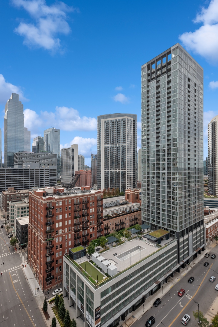 330 W Grand Avenue Unit: 2104
