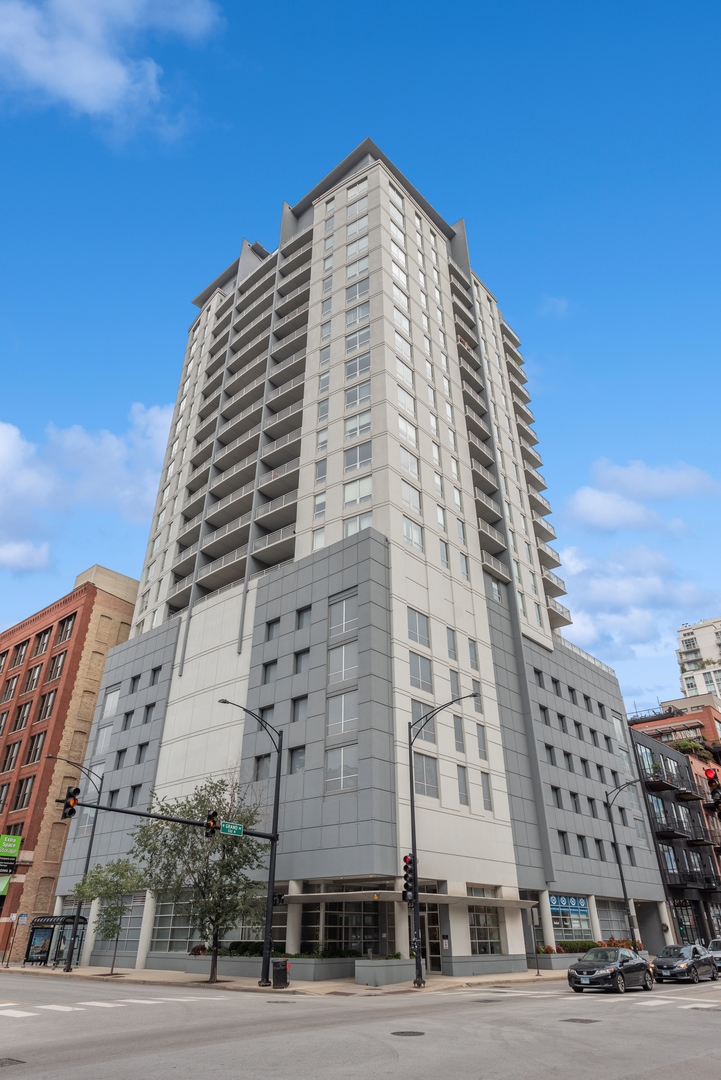 330 W Grand Avenue Unit: 2104