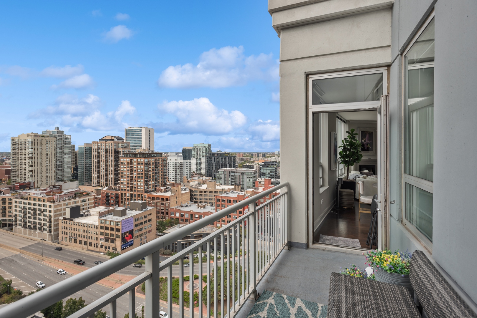 330 W Grand Avenue Unit: 2104