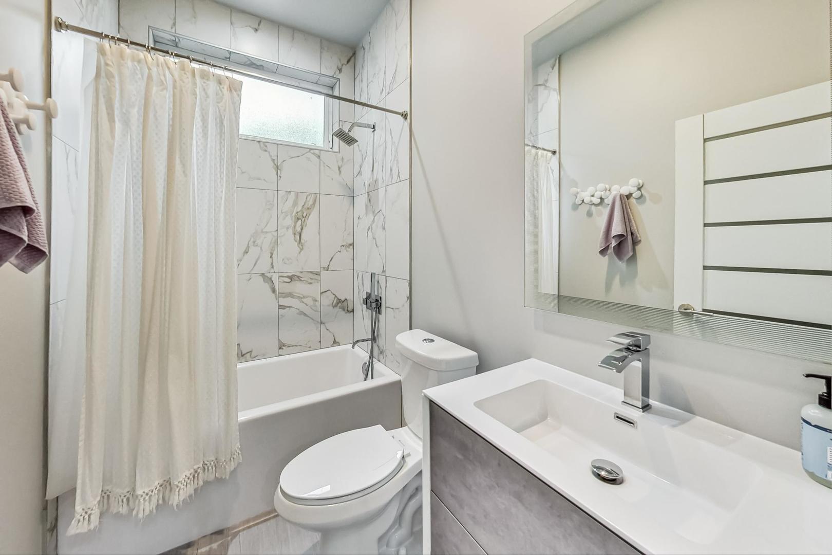 1708 W Cermak Road Unit: 1W