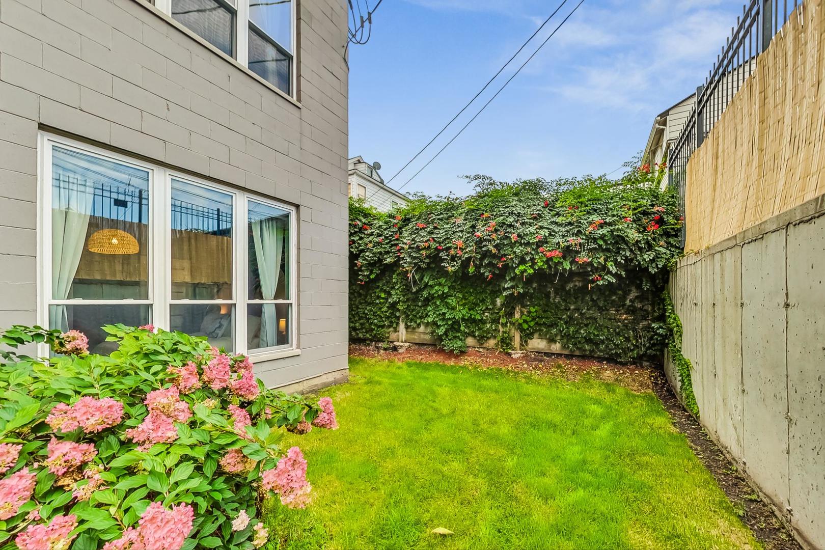 1708 W Cermak Road Unit: 1W