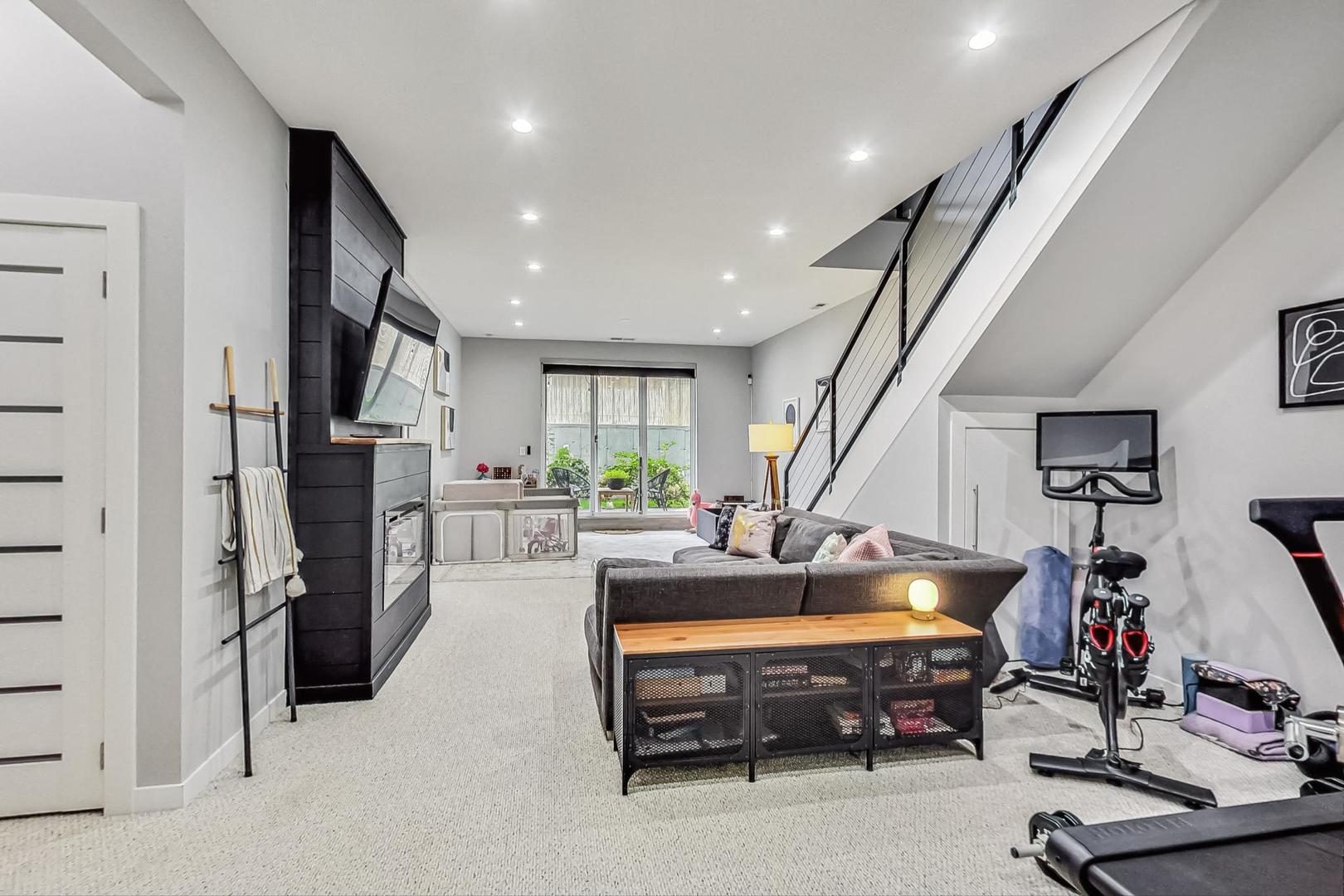 1708 W Cermak Road Unit: 1W