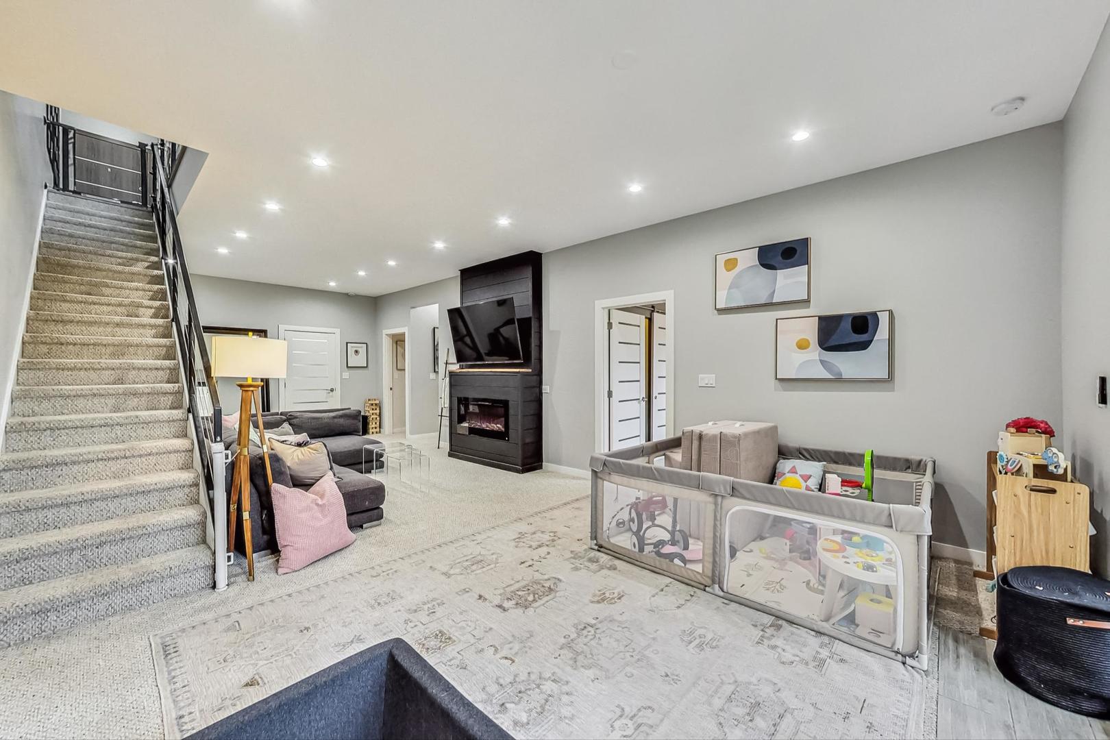 1708 W Cermak Road Unit: 1W