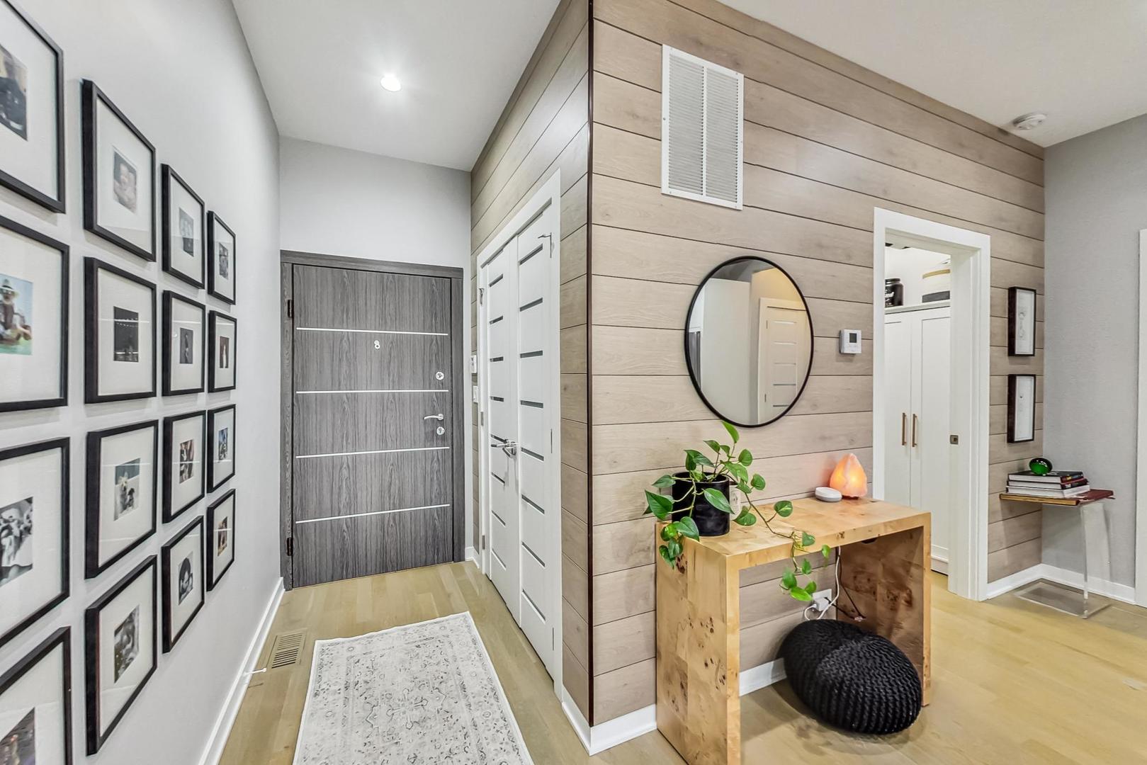 1708 W Cermak Road Unit: 1W