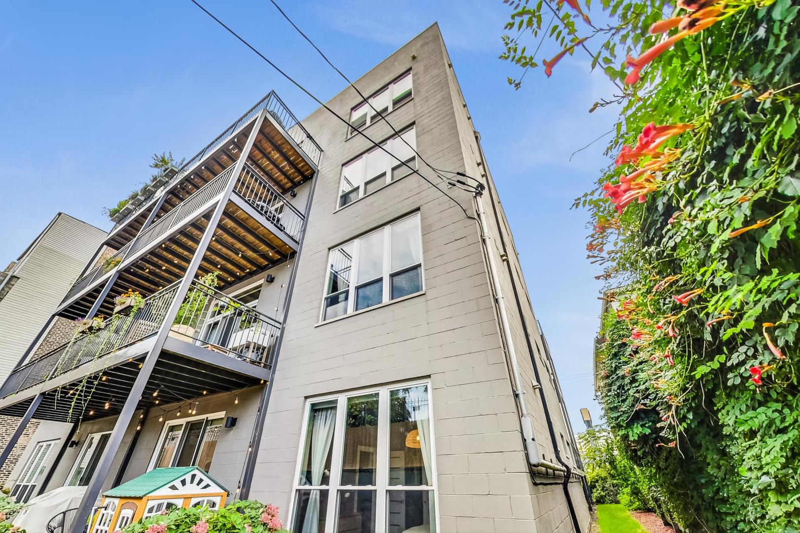1708 W Cermak Road Unit: 1W