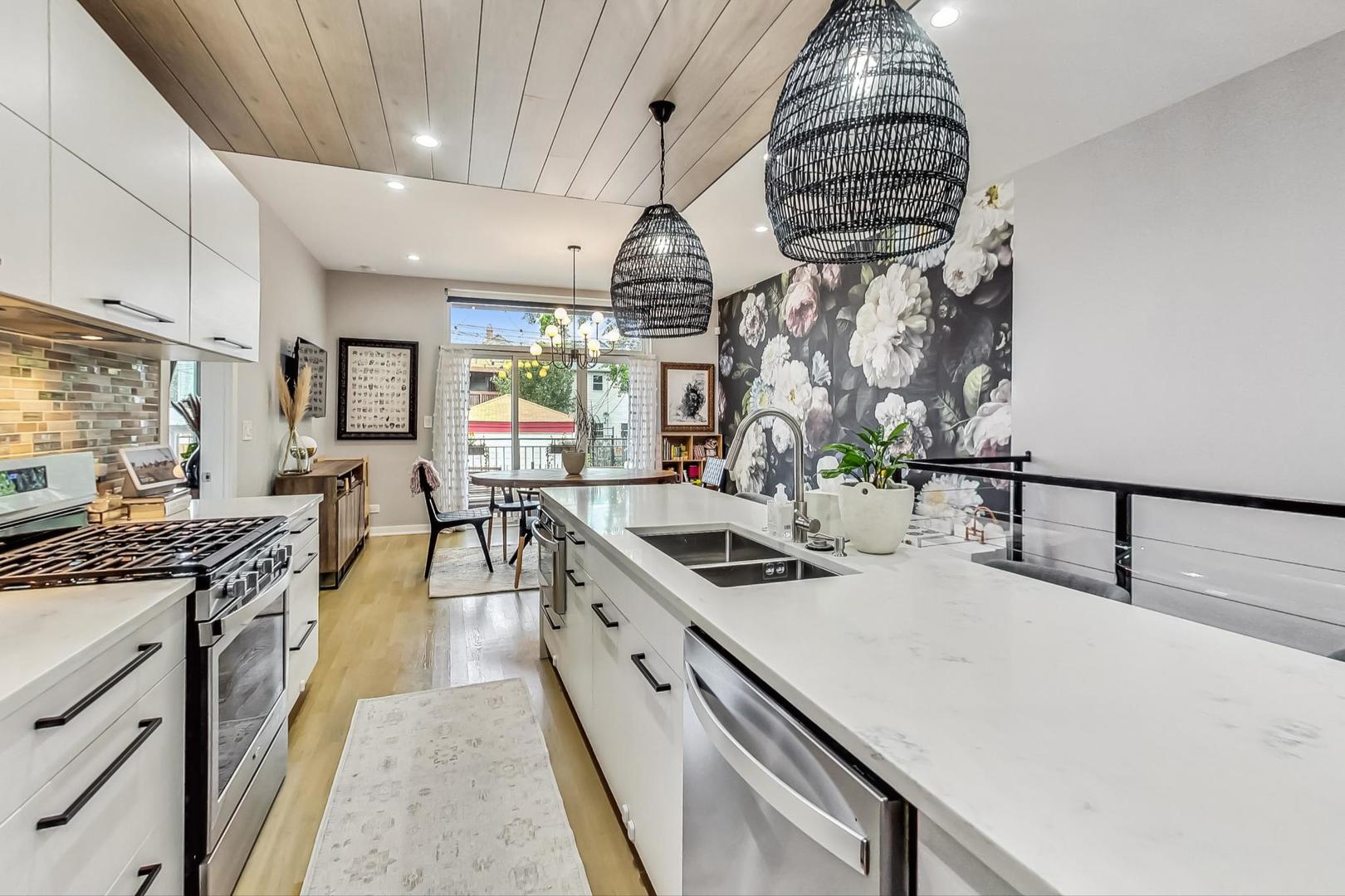1708 W Cermak Road Unit: 1W
