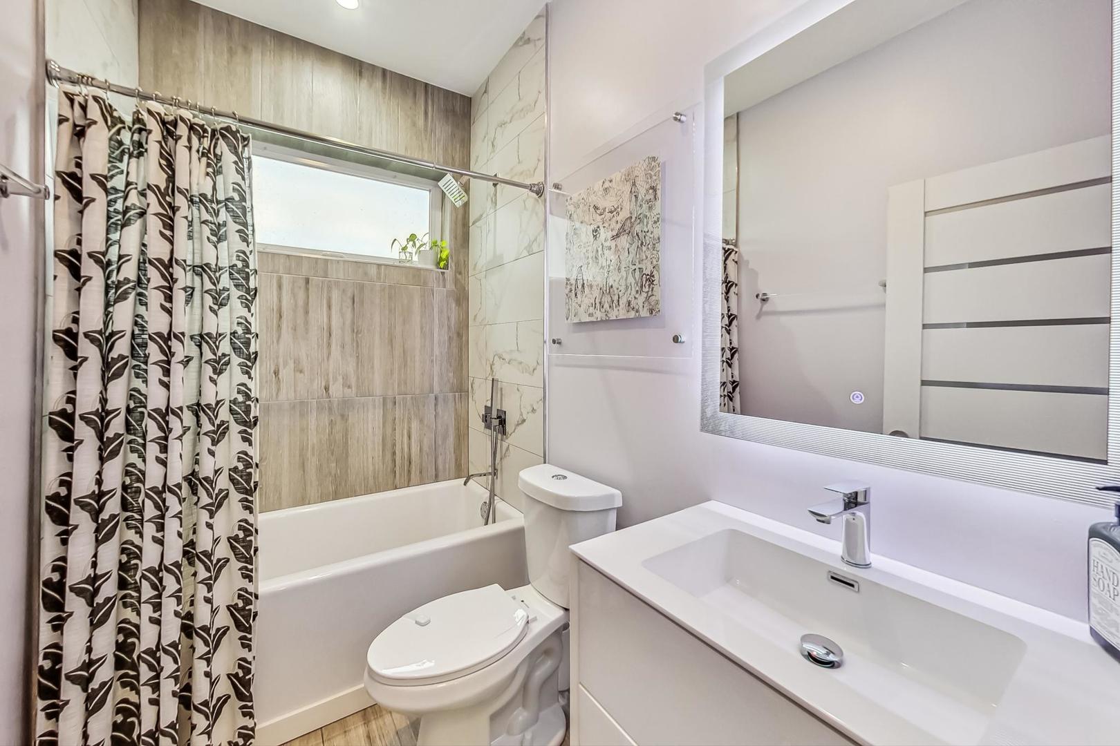 1708 W Cermak Road Unit: 1W