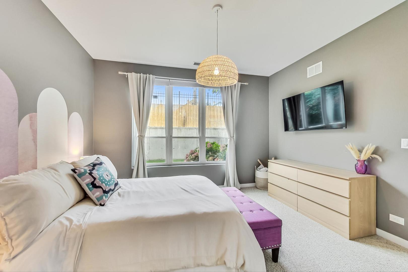 1708 W Cermak Road Unit: 1W