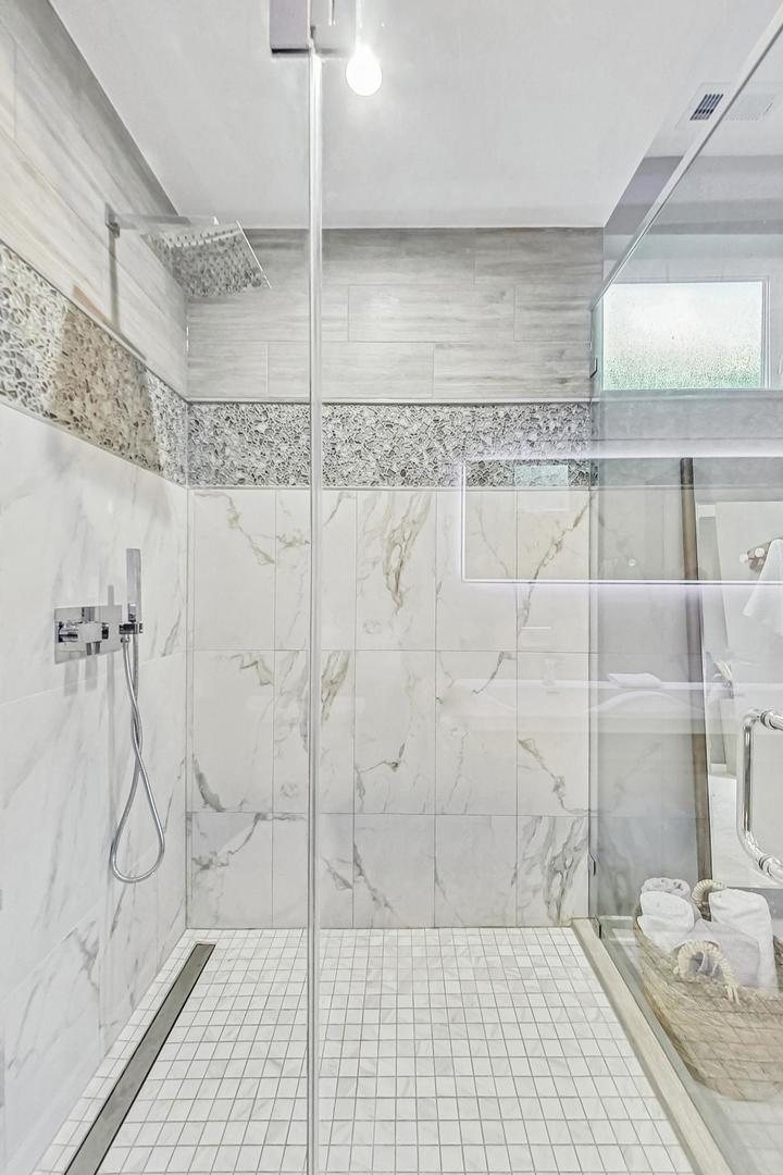 1708 W Cermak Road Unit: 1W