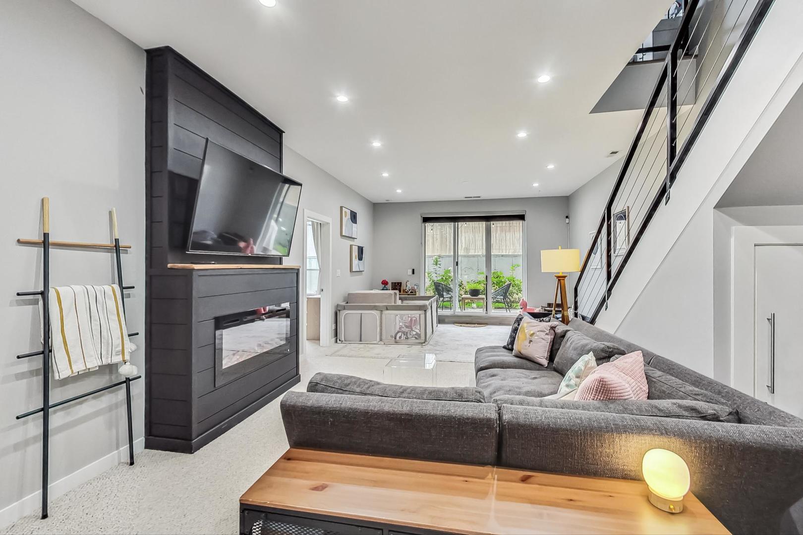 1708 W Cermak Road Unit: 1W