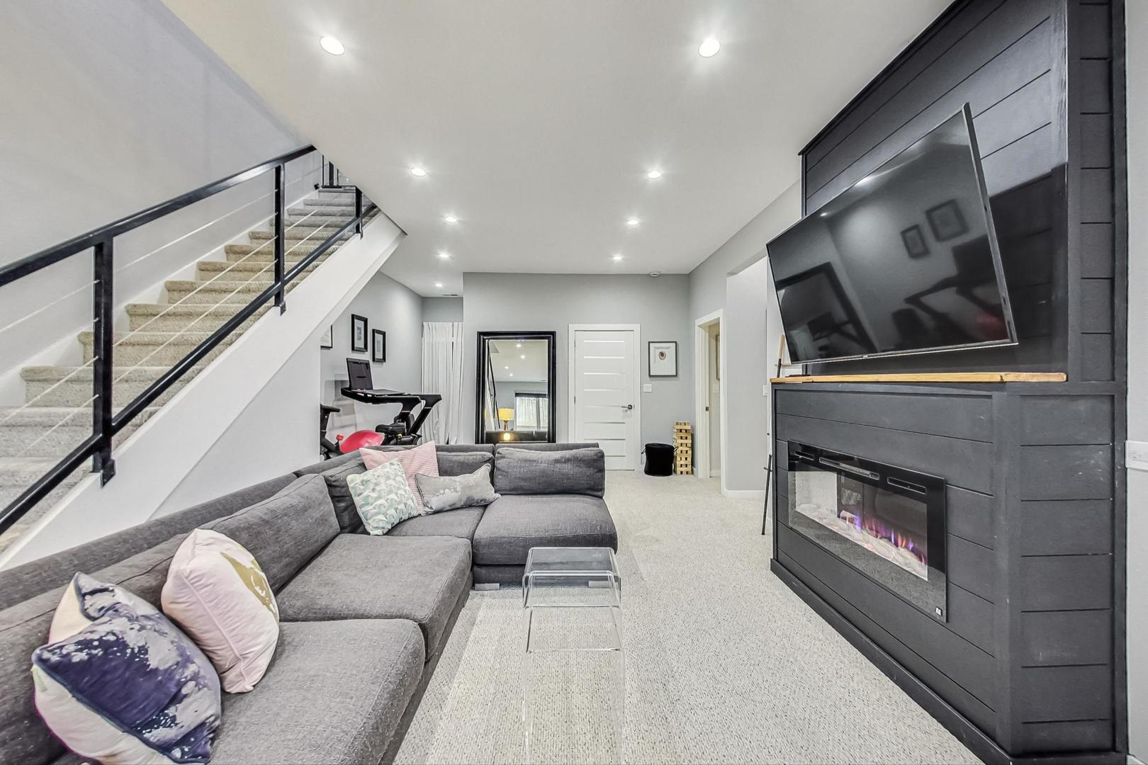 1708 W Cermak Road Unit: 1W