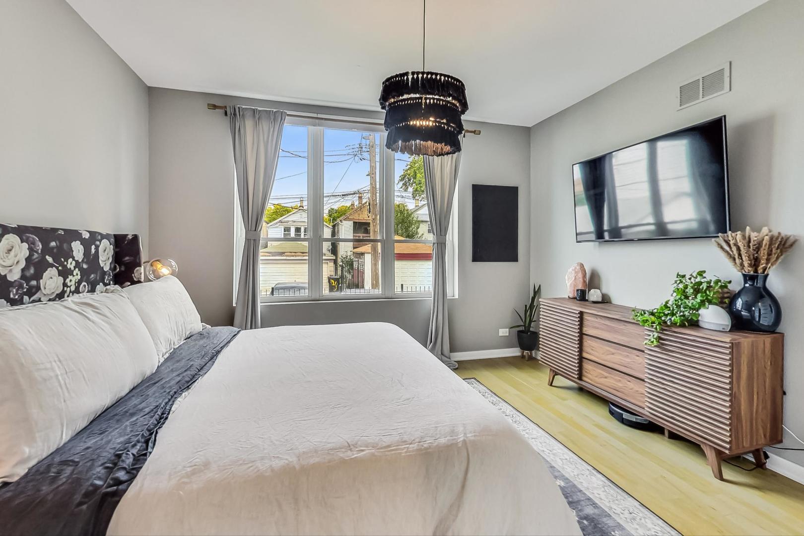 1708 W Cermak Road Unit: 1W