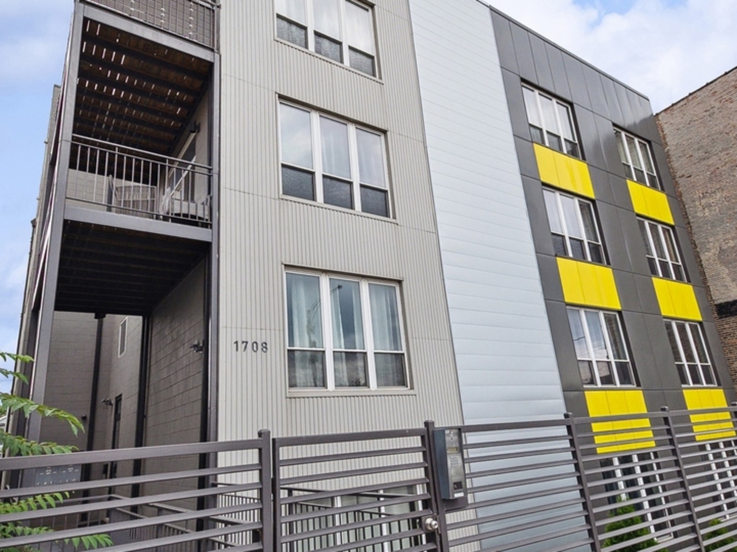 1708 W Cermak Road Unit: 1W