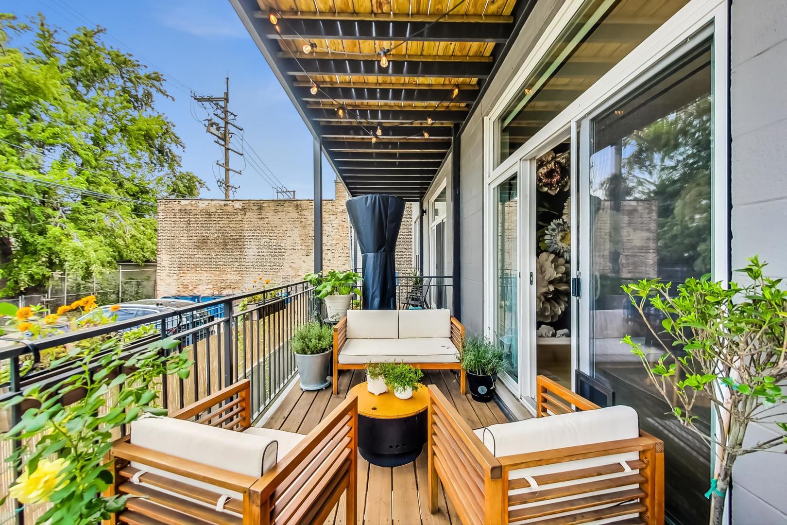 1708 W Cermak Road Unit: 1W