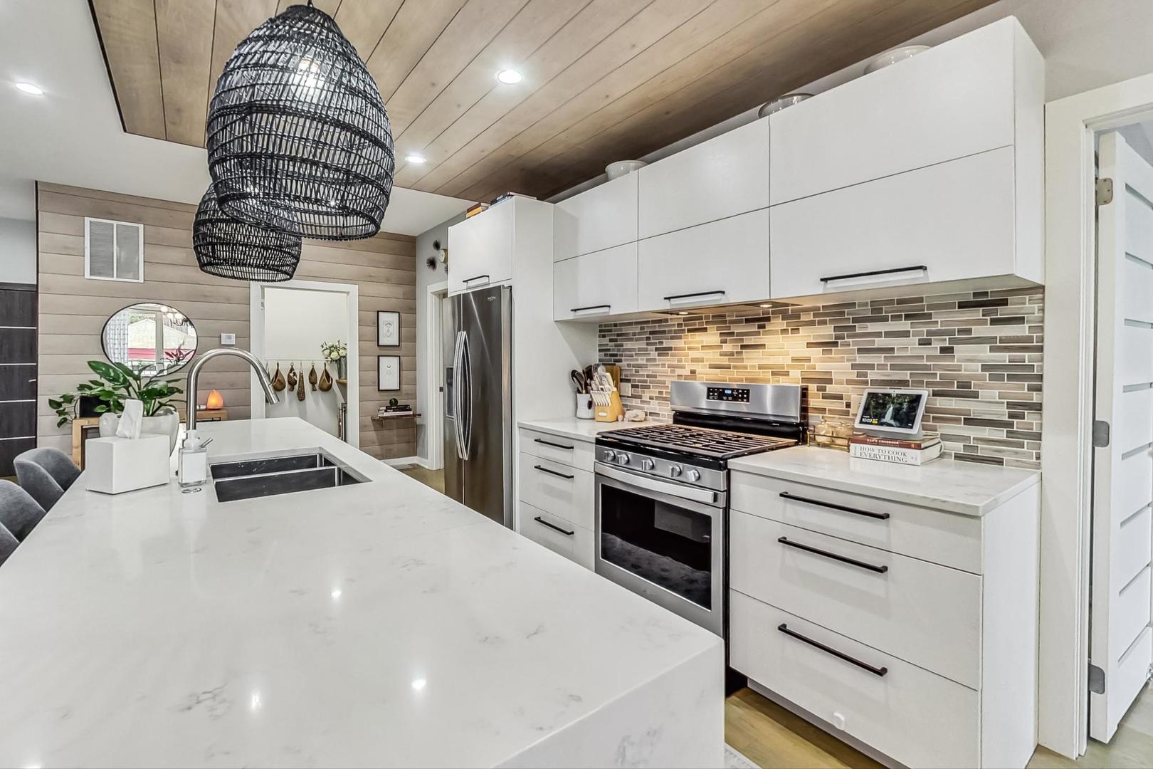 1708 W Cermak Road Unit: 1W