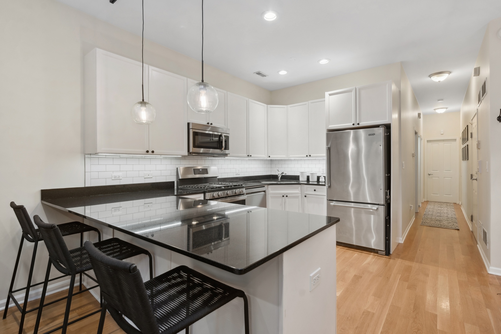 1629 N OAKLEY Avenue Unit: 1