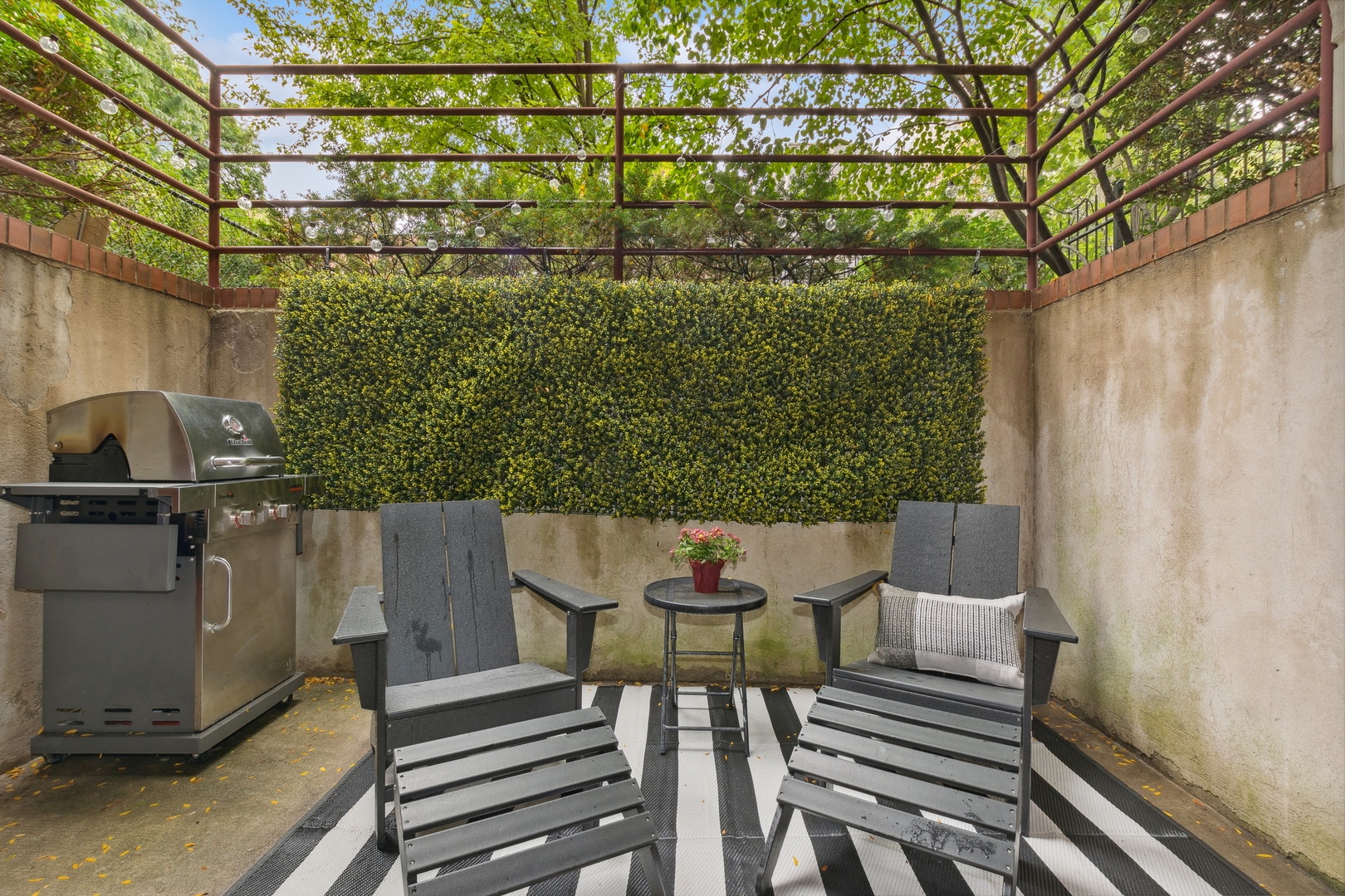 1629 N OAKLEY Avenue Unit: 1