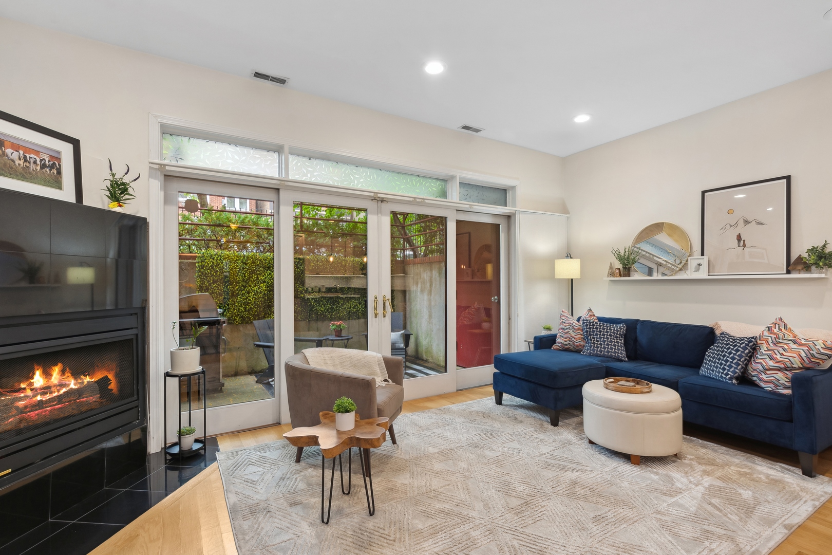 1629 N OAKLEY Avenue Unit: 1