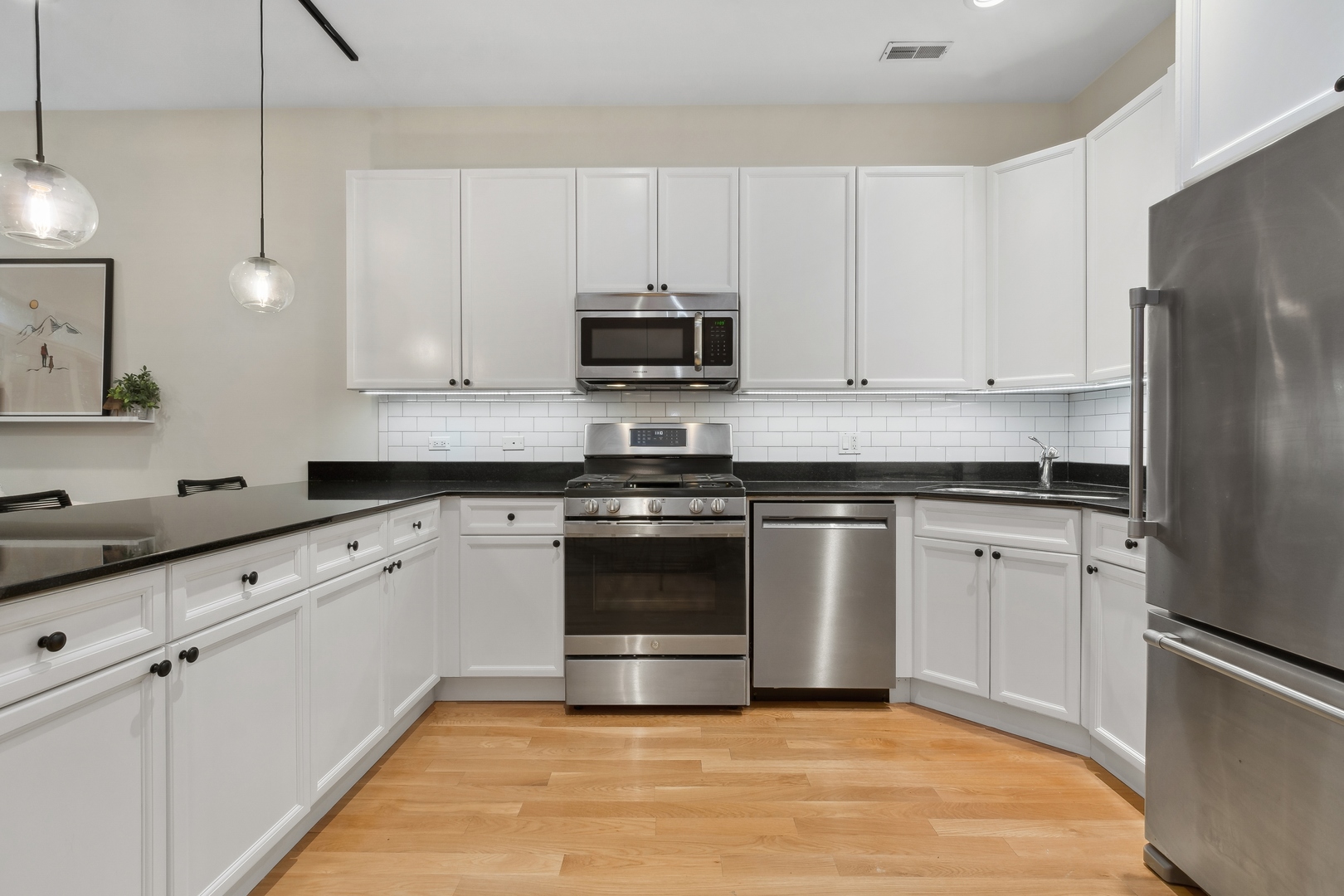 1629 N OAKLEY Avenue Unit: 1