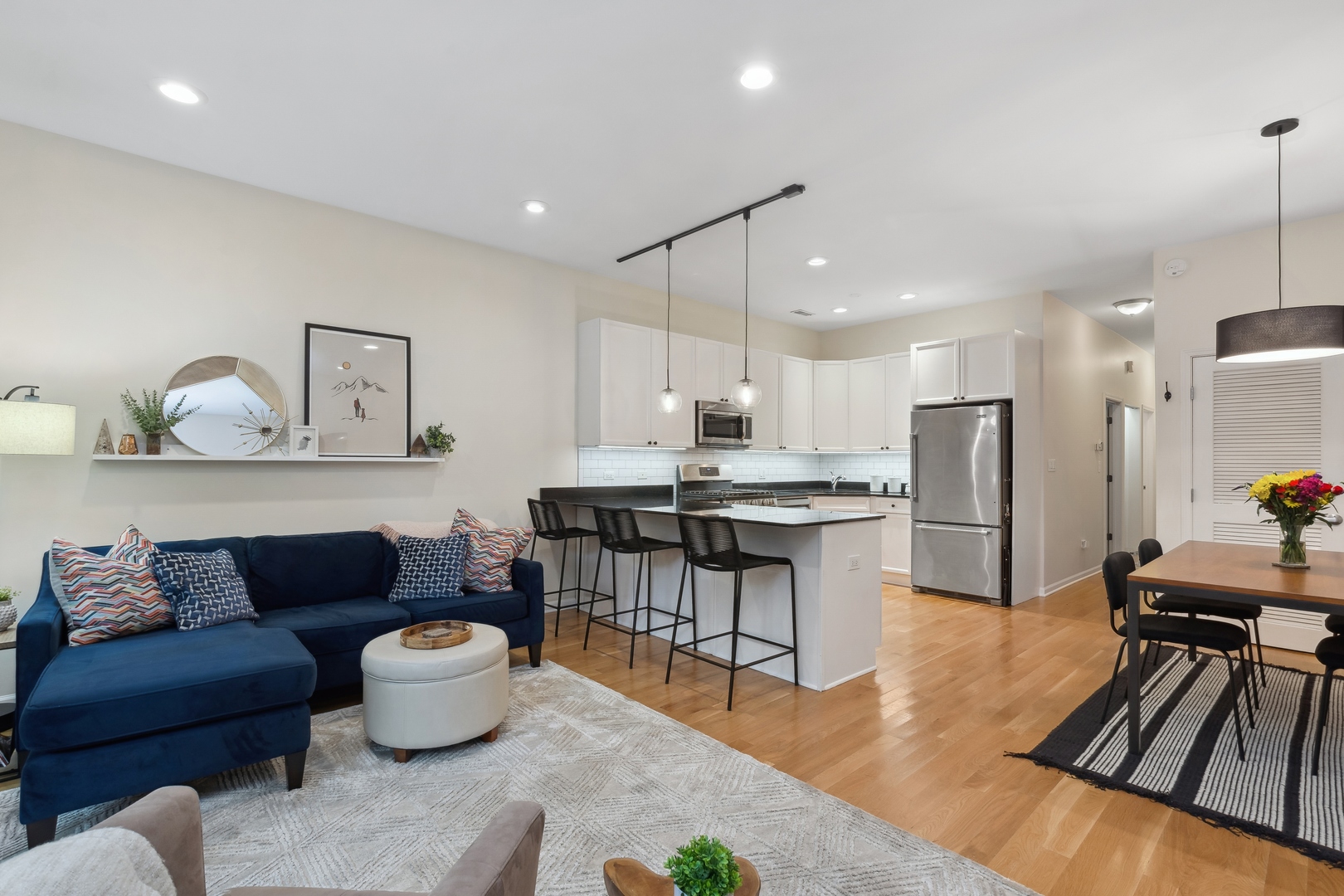 1629 N OAKLEY Avenue Unit: 1