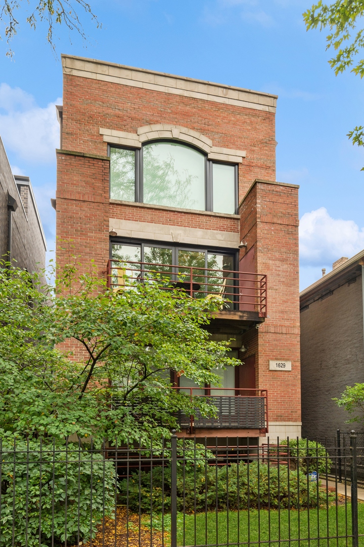 1629 N OAKLEY Avenue Unit: 1