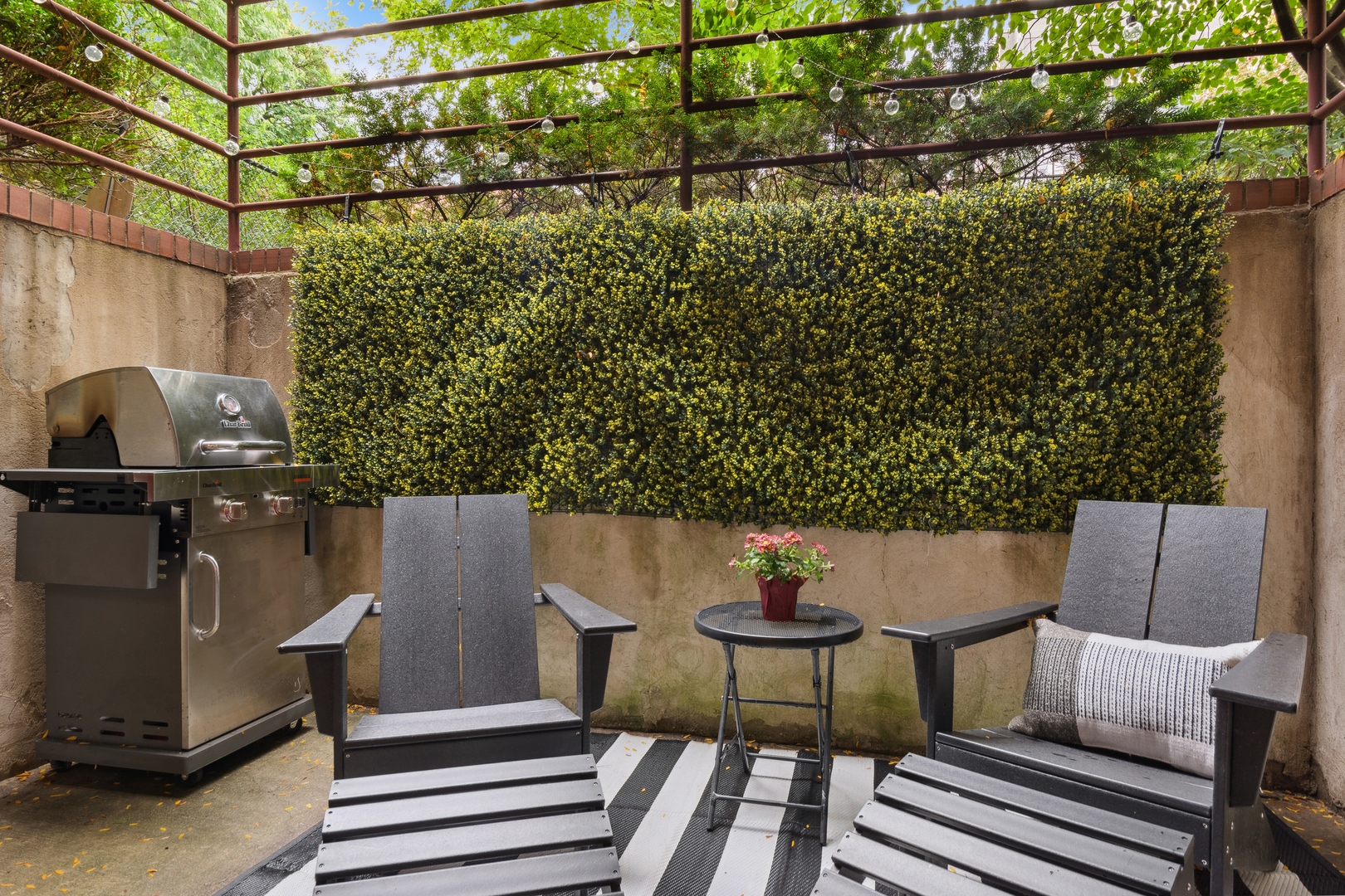1629 N OAKLEY Avenue Unit: 1